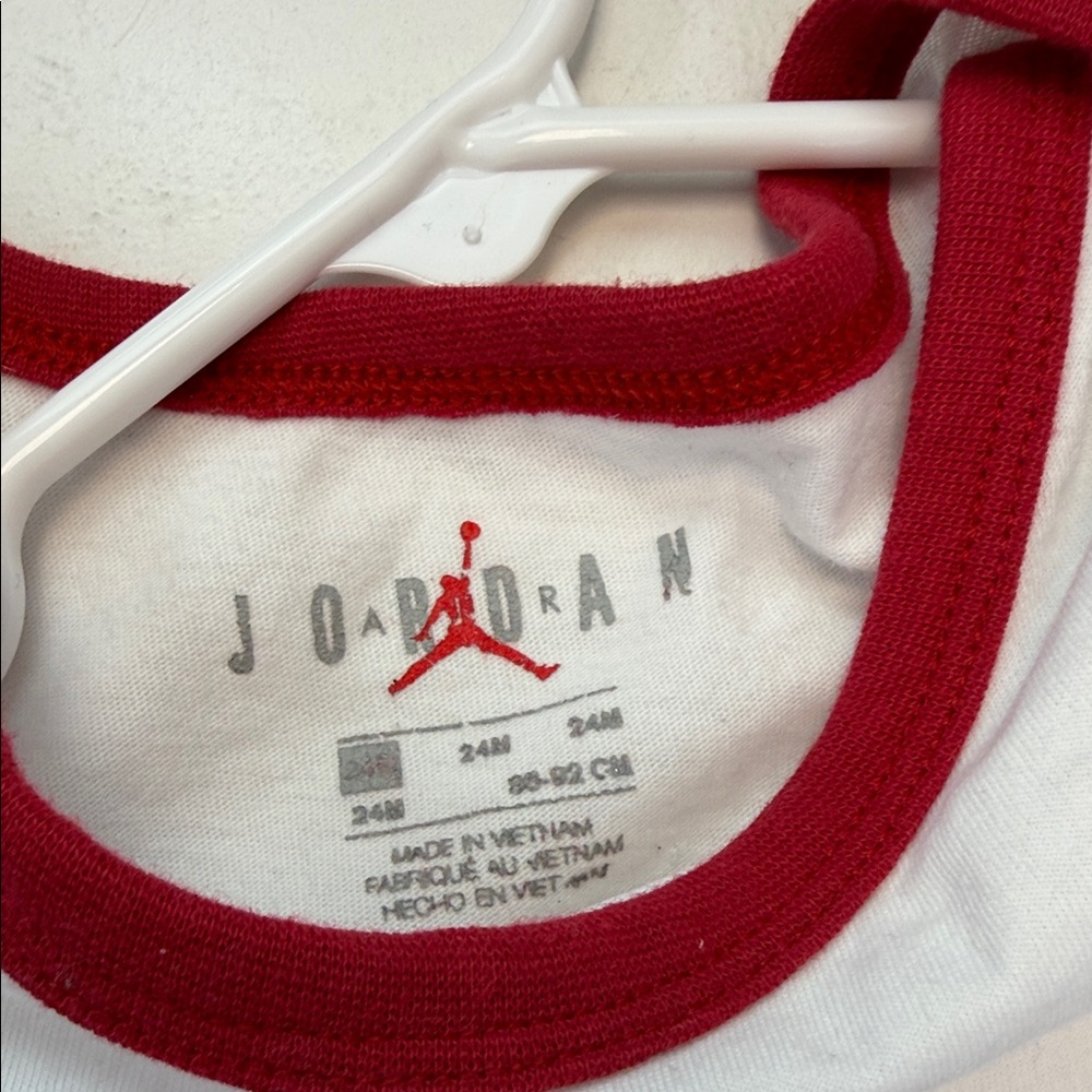 Baby boy's Jordan onesie - Picture 6 of 7